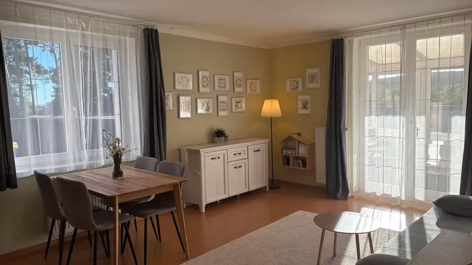Prodej hezkého bytu 2+kk 61m2 se zimní zahradou a terasou
